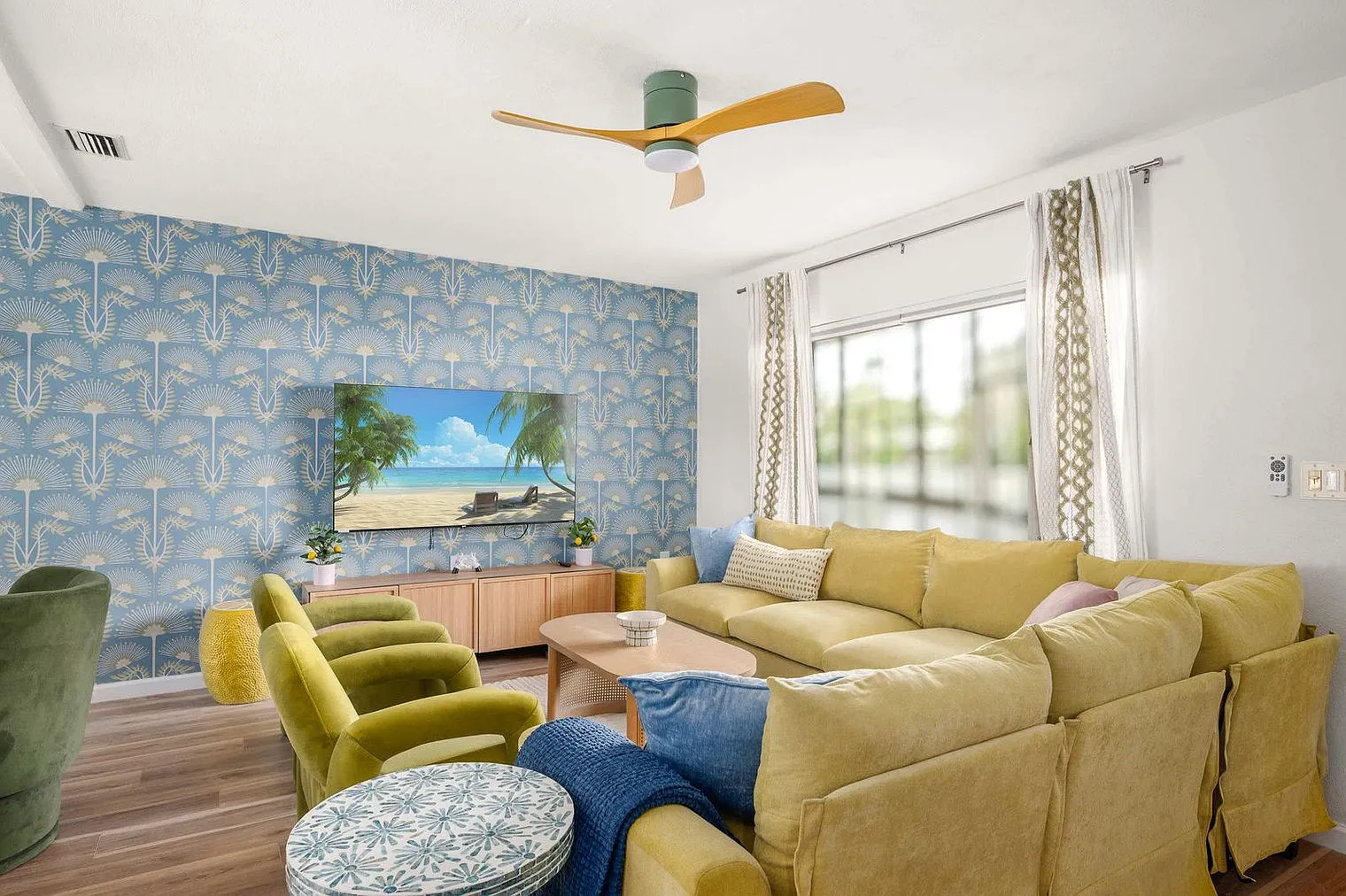 3 bed, 2.0 bath, 1291 sqft, $8,282 — Photo 1