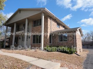 4200 Valley View Rd APT D, Edina, MN 55424