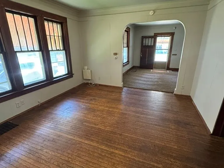 4205 Hoagland Ave — Photo 3