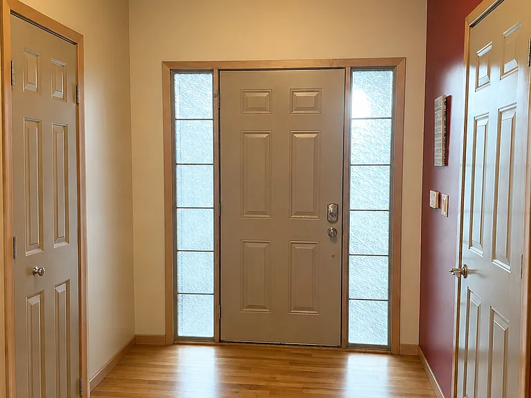 2168 Glen Oaks Dr — Photo 2