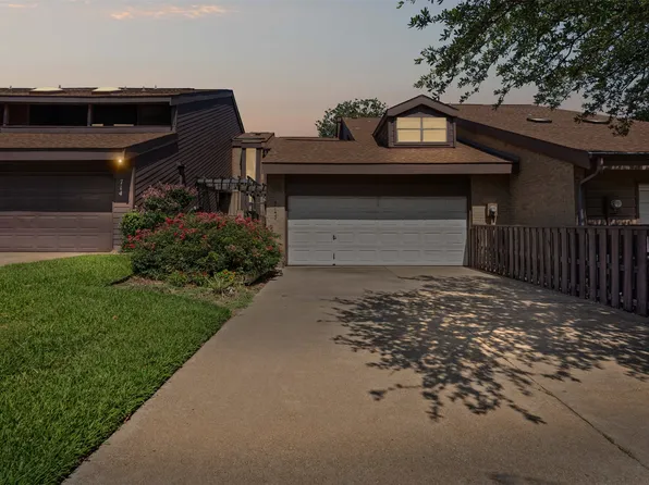 715 Oakwood Trl, Fort Worth, TX 76112