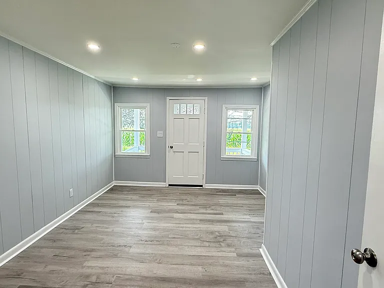 215 Newton Ln — Photo 45