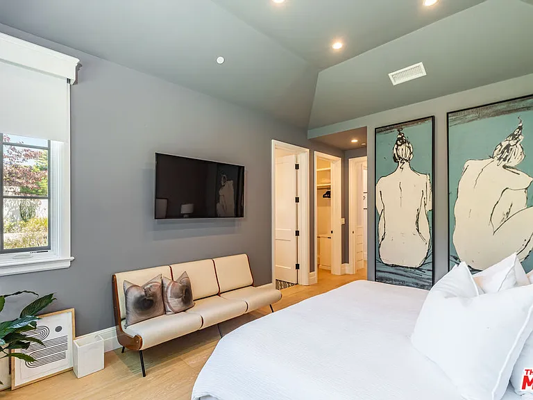 6671 Dume Dr — Photo 34