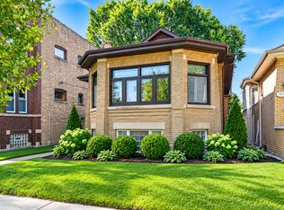 2619 W Farwell Ave, Chicago, IL 60645