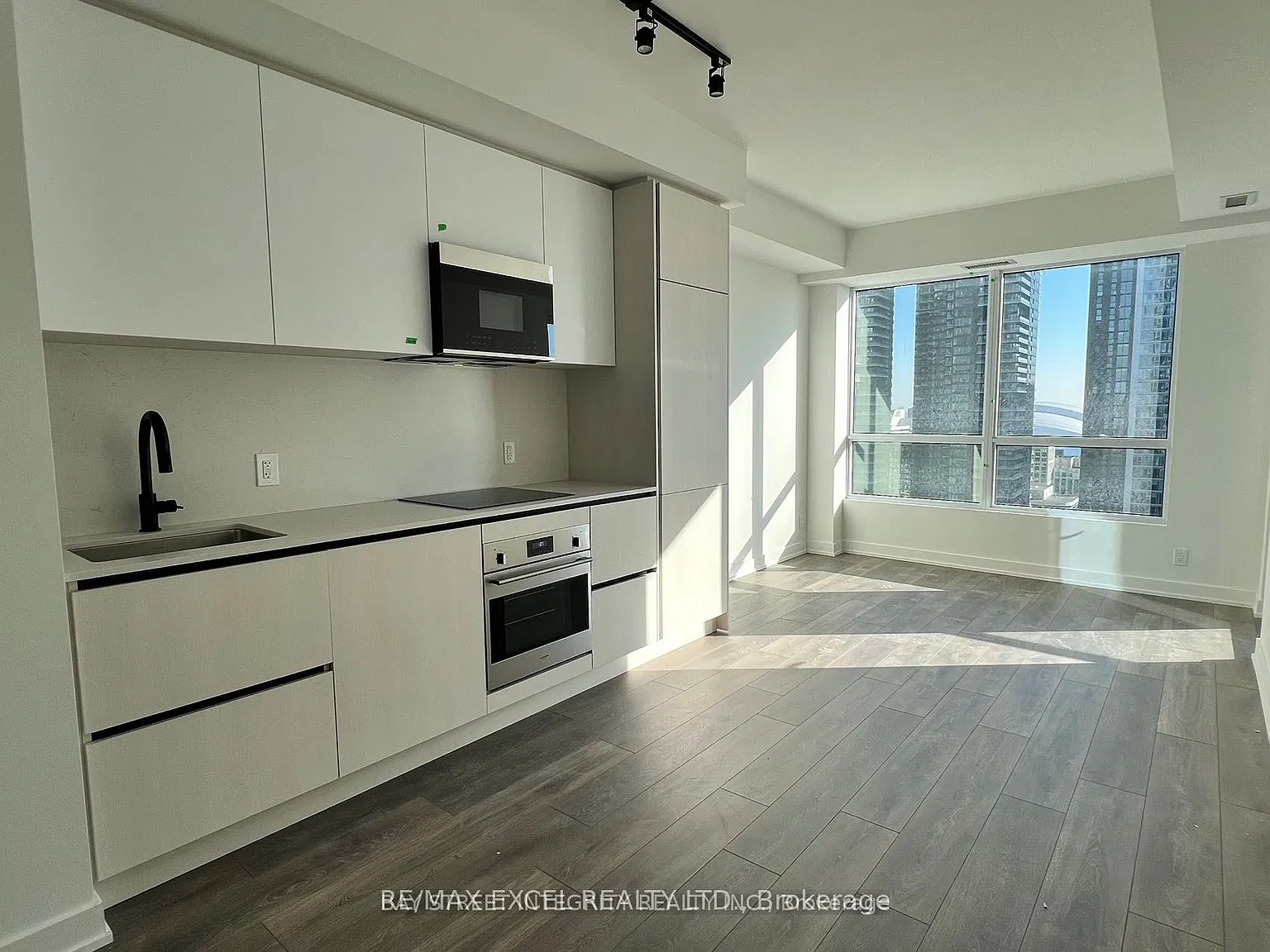 2 bed, $3,600 — Photo 2