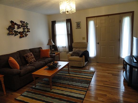 3rd image of 560 Lyndale Ave