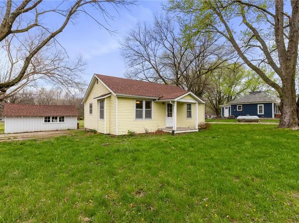 911 Barnes Ave, Ottawa, KS 66067