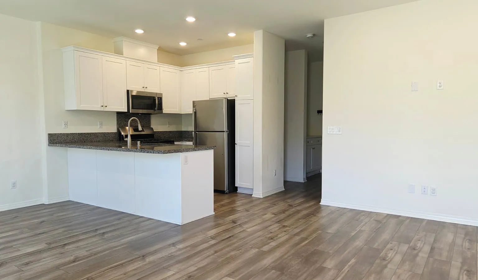 3 bed, 2.5 bath, 1600 sqft, $2,850 — Photo 3