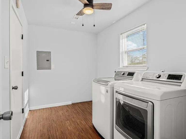 904 SE 4th St — Photo 7