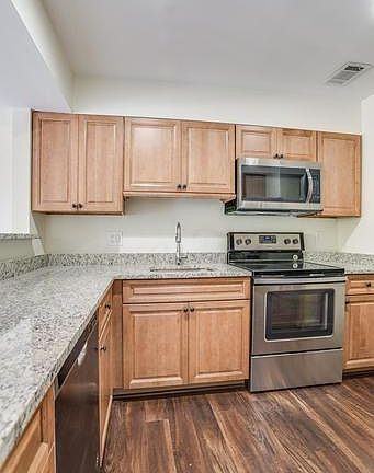 4th image of 5700 Chapman Mill Dr APT 410