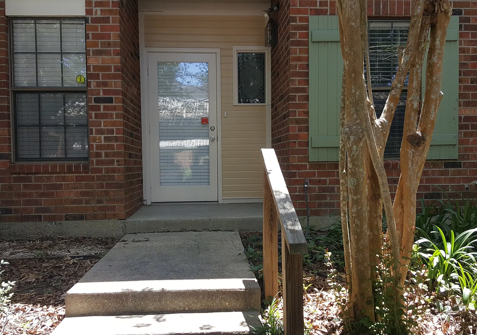 Spacious 3 Bedroom, 2 Bath Town Home Off South College — Photo 2