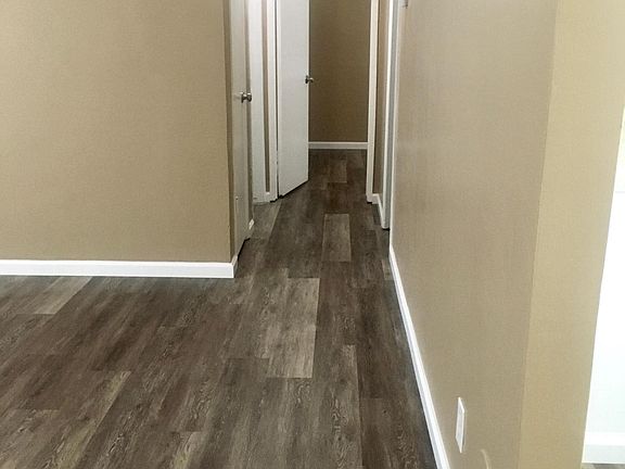 Hallway: New floors