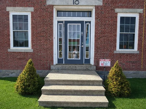 18 Union St APT 3, Rockland, ME 04841