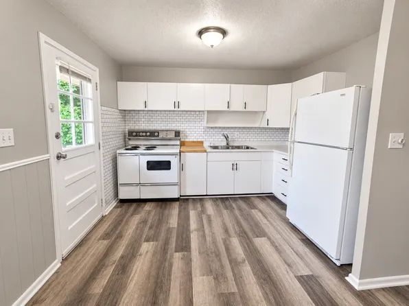 18606 E 6th St N, Independence, MO 64056