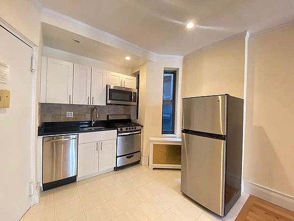 3rd image of 515 E 81st St #4U