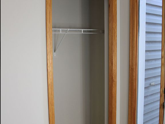 4th image of 451 Meadow Ln