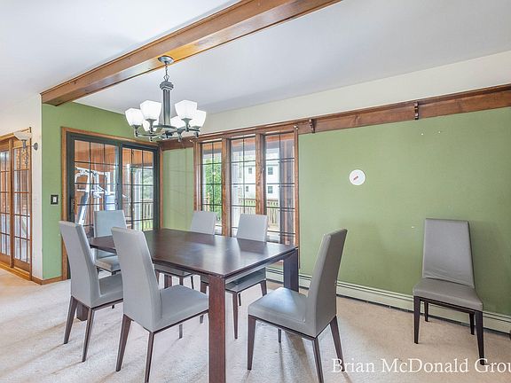 5th image of 4709 Maple Hollow Ct SE