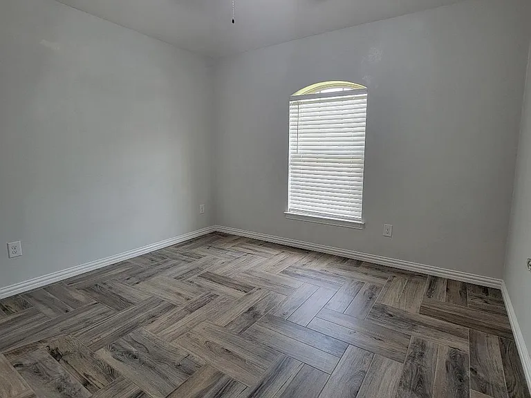 117 E Valley Dr — Photo 19