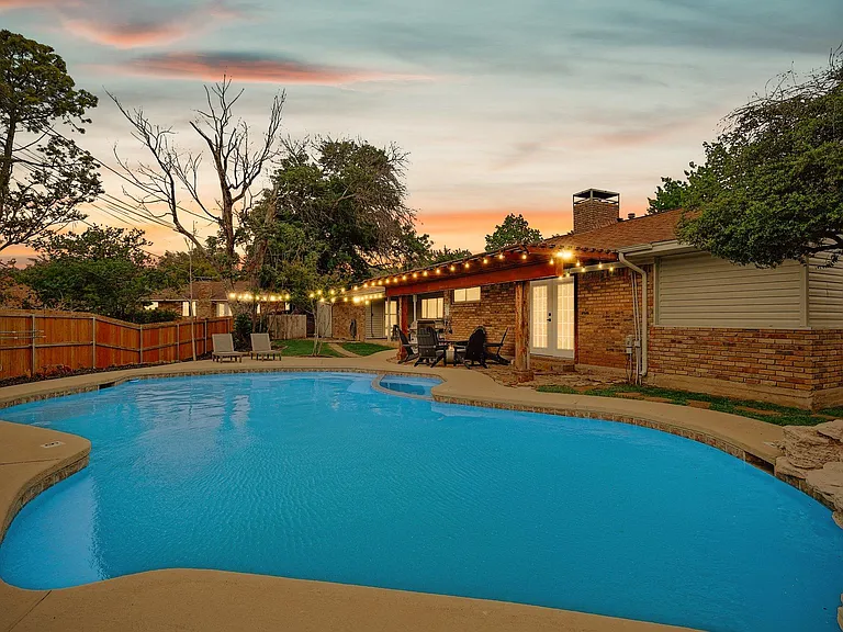 1208 Mayleaf Dr — Photo 1