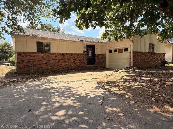 1520 Dechard St, Van Buren, AR 72956
