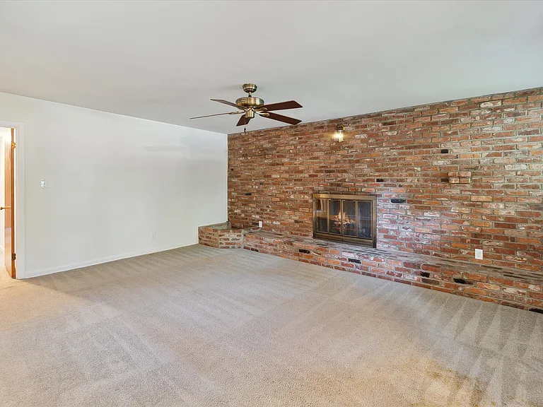 203 Tanglewood Rd — Photo 10