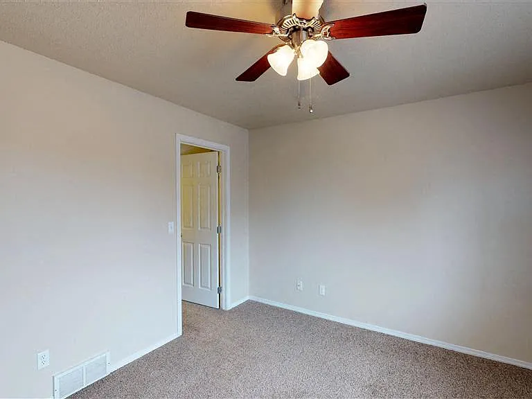 Sierra Vista Apartments — Photo 68