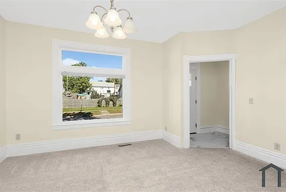 462 Beaumont St — Photo 27