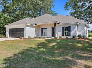 207 Davis St NE, Magee, MS 39111