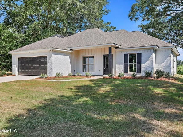 207 Davis St NE, Magee, MS 39111