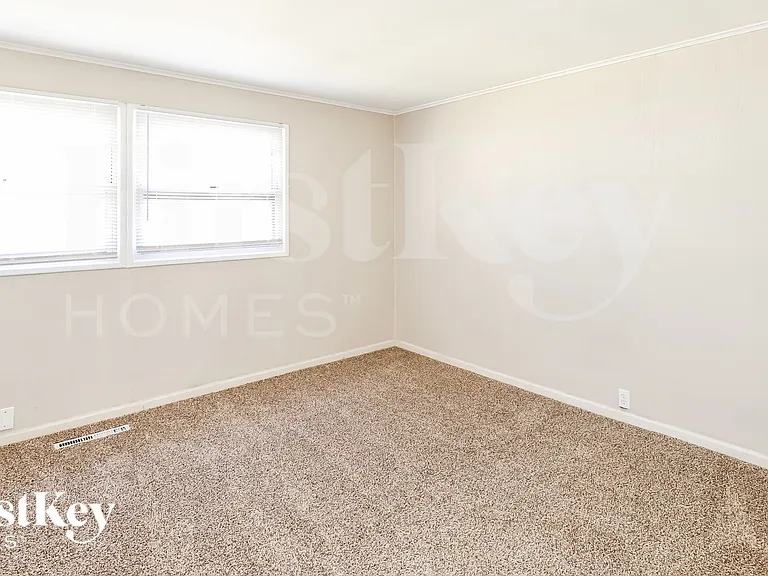 1103 NE Cowden Dr — Photo 13