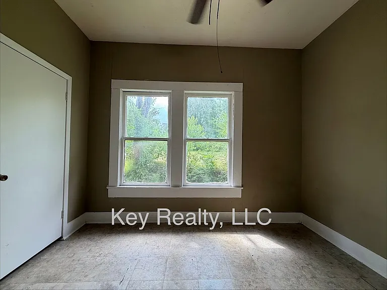 200 Reagan St — Photo 7