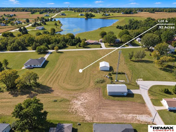 826 9th St, Adams, NE 68301