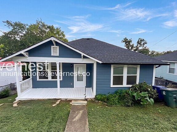 3rd image of 3646 Crompton St