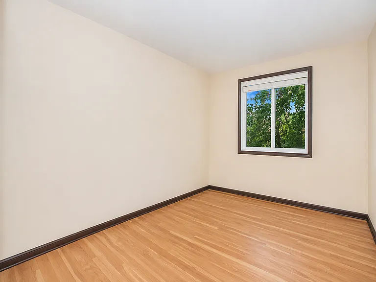 2736 Prairieview Ln S — Photo 7