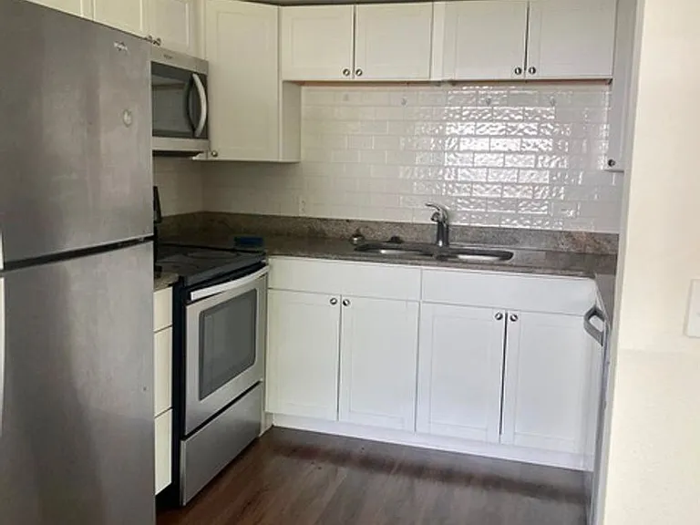 Port Tampa Flats — Photo 11