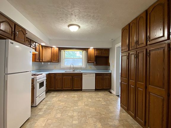 5th image of 615 W Wilkinson St