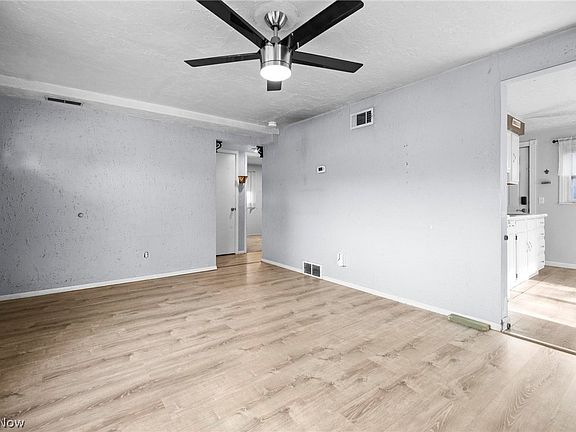 4th image of 921 Euclid Ave
