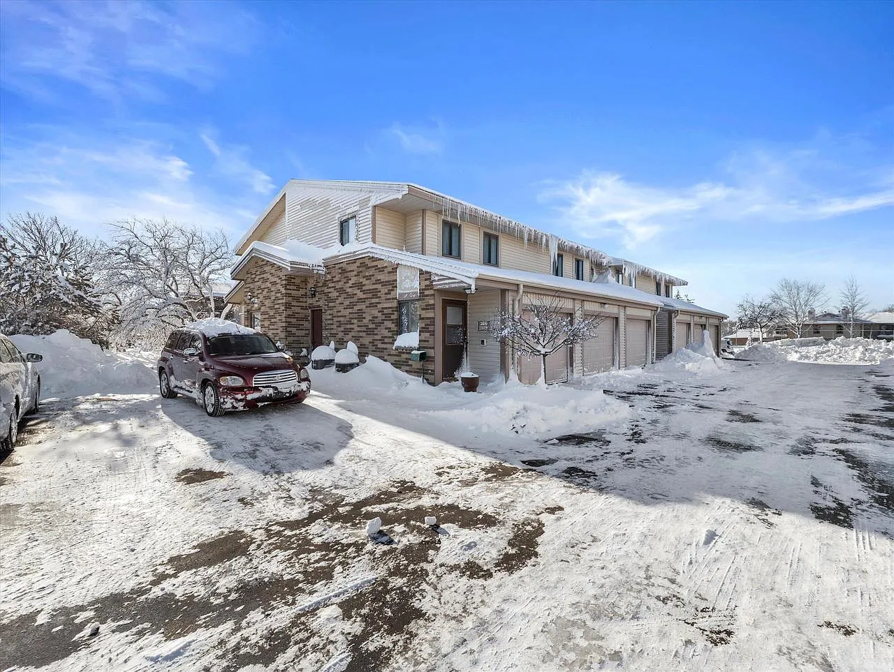 W177N9757 Riversbend CIRCLE EAST East photo 1