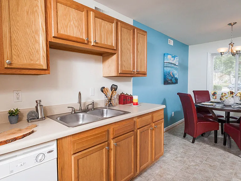 Fully equipped kitchen with dishwasher
