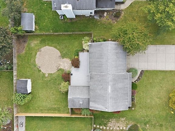 4th image of 35 Hawthorne Ave