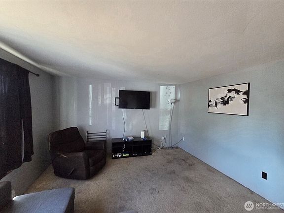 3rd image of 412 McKenzie Avenue SW