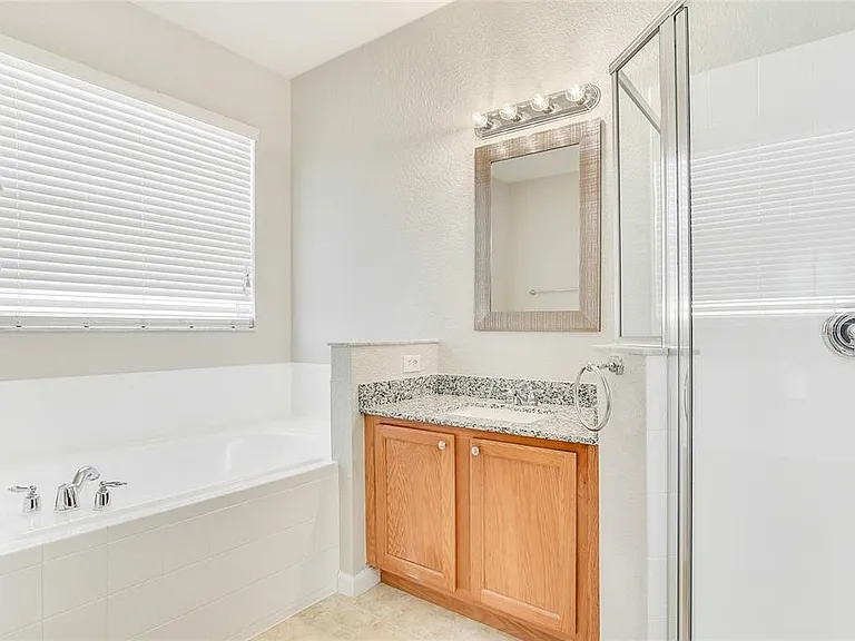 2920 Willow Creek Ln — Photo 11