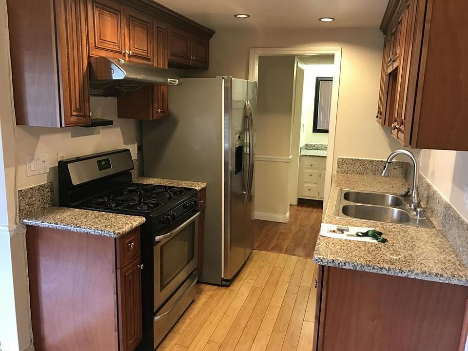 2nd image of 1320 W Lambert Rd #102