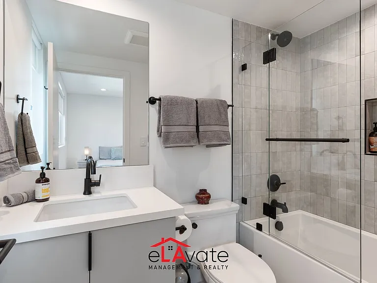 1035 N Serrano Ave #3 — Photo 22