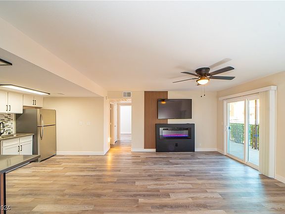 5th image of 4370 Sandy River Dr Unit 17