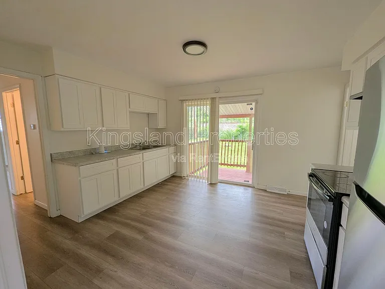 11891 Bridgevale Ave — Photo 6