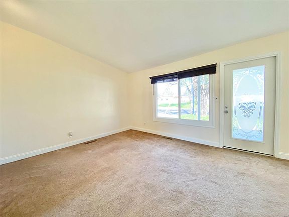 5th image of 3041 Dale Ave