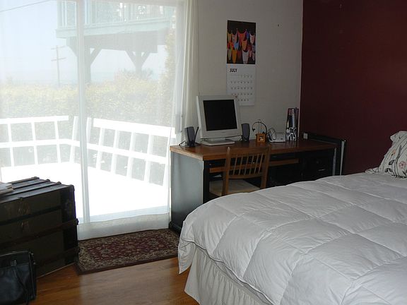 2nd bedroom with deck