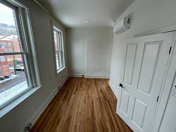 5th image of 1714 Vine St #4R