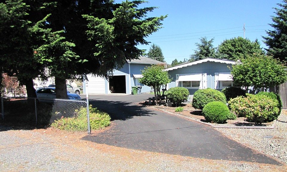 1st image of 123 132nd St E